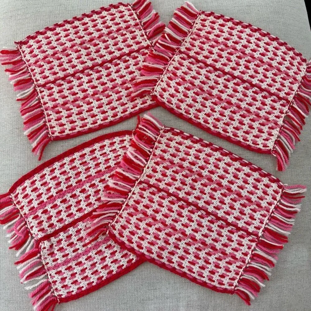 4 Vintage 60s 70s Yarn Woven Small Placemats Red White Pink 17” X 12.5”